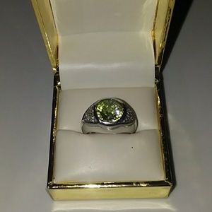 Peridot colored stone ring